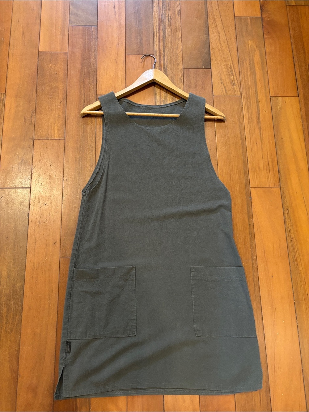 Sleeveless Pocket Shift Dress in green